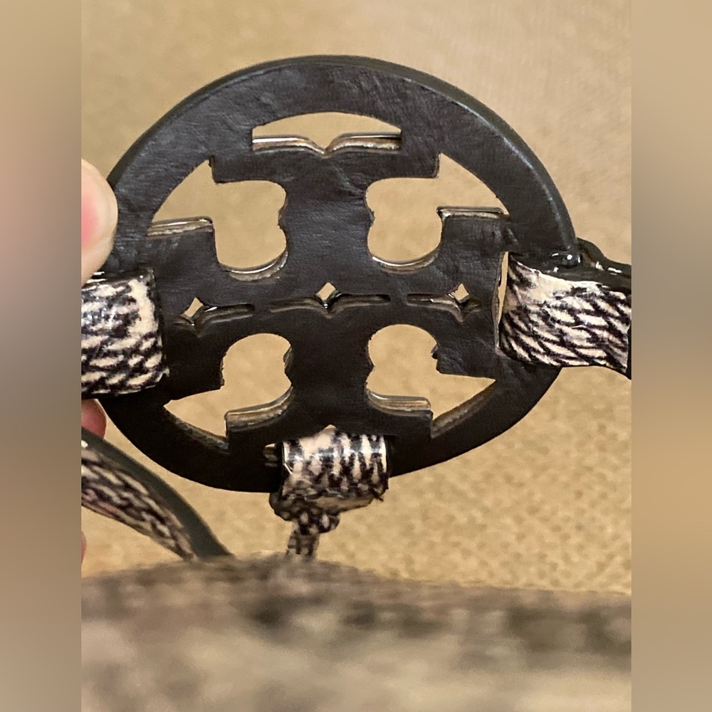 TORY BURCH Miller Sandals Metal Logo - Picture 11 of 15